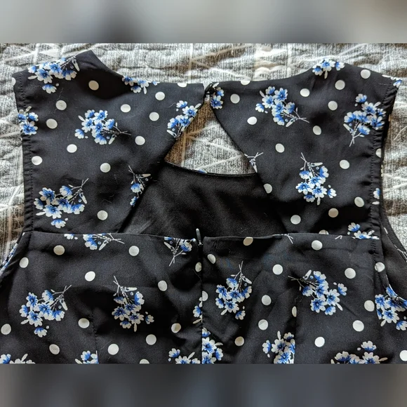 Rickie's blue, white flower & polka dot dress, size 8 ladies, NWOT - Picture 10 of 10